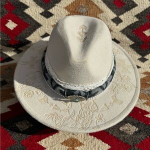 Western cream burnt felt hat with flowers. adjustable